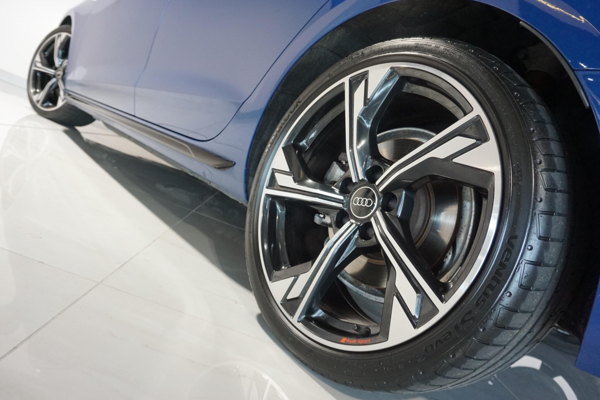 Audi A4 2.0 TDI 40 Black Edition Saloon 4dr Diesel S Tronic quattro Euro 6 (s/s) (204 ps)